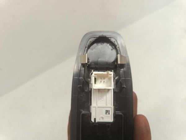 BOUTON LEVE VITRE PEUGEOT 2008 2013-2017 - Vue 2